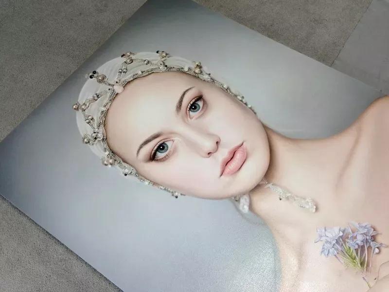 她画的人物栩栩如生用英文怎么说,她画的人物栩栩如生