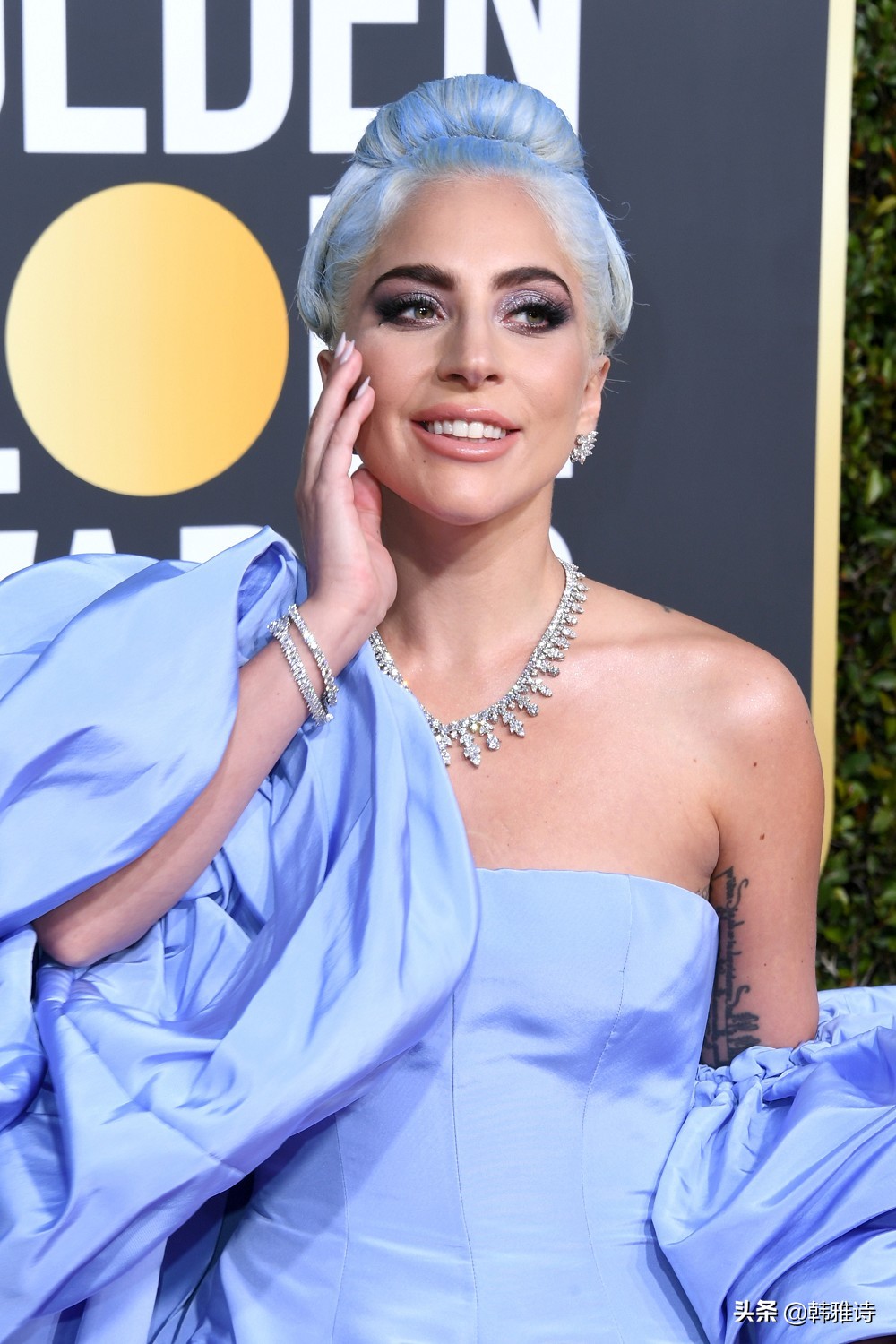 ladygaga戴的黄钻,ladygaga19年奥斯卡佩戴的珠宝