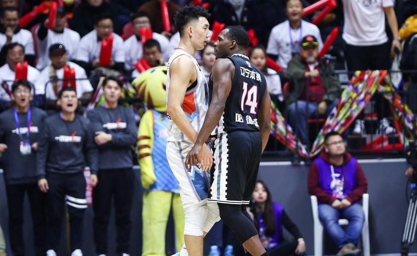 这已经不能叫主场哨了，有这仨裁判，就勇士队来了也白扯