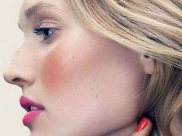 面膜敷上去辣辣的感觉是怎么回事,敷面膜脸上辣辣感觉是什么原因