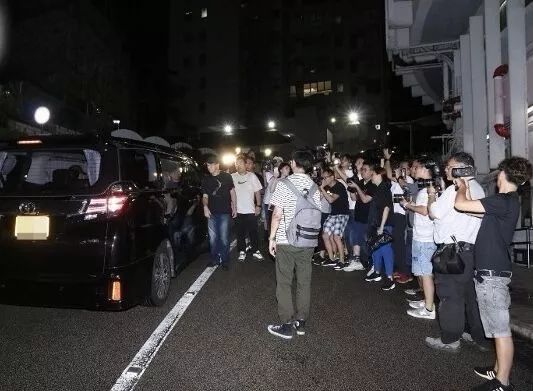 任达华在中山被陌生男子捅伤,任达华中山遇袭视频