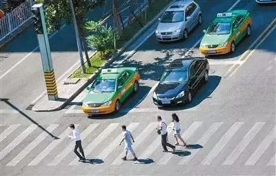 西安入选最幸福城市的新闻发布会,连续十年中国十大最具幸福感城市