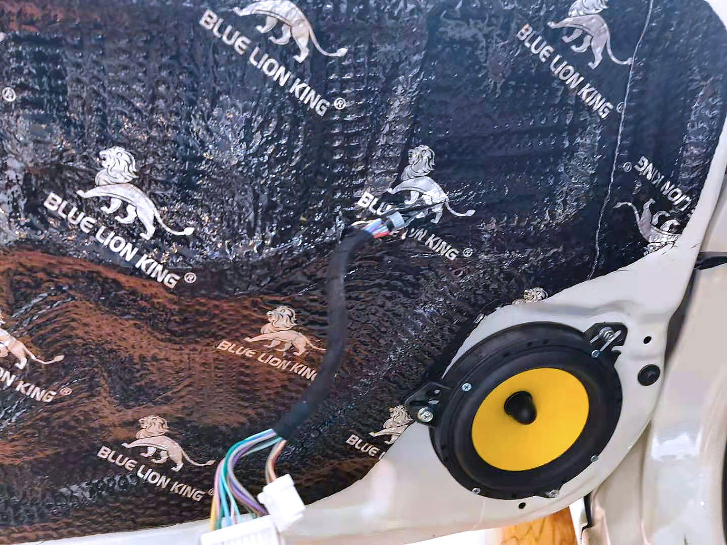 大众桑塔纳2019款音响改装,大众桑塔纳低配车音响改装效果