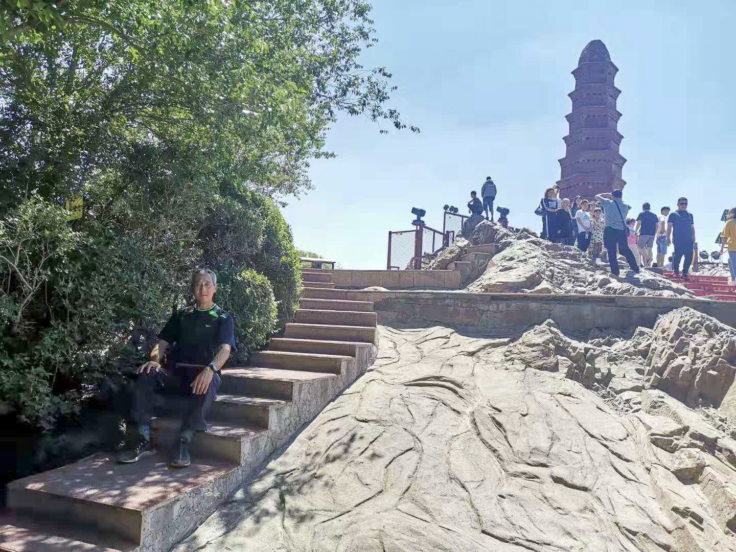 65岁老人新疆免费旅游一览表,66岁大爷游新疆