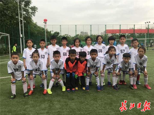 武汉市足球最厉害的前10名小学,武汉这所小学走出52名国脚