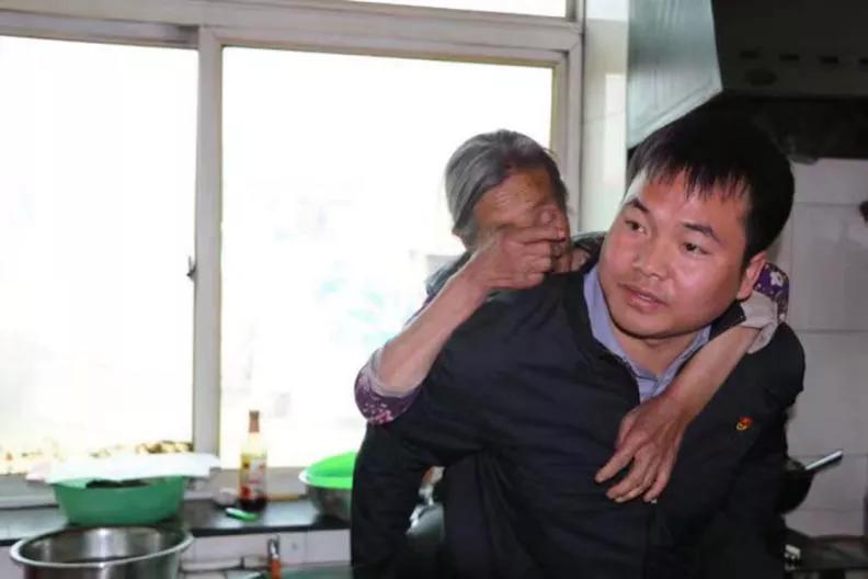 8年精准扶贫多少贫困县摘帽,一个小山村脱贫