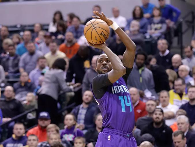 你投篮的时候盯着球看还是盯着框看?想不到这里竟有这么大学问