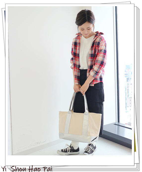 红色小格子衬衫女长袖时尚穿搭,红色格子衬衫配什么颜色裤子好看