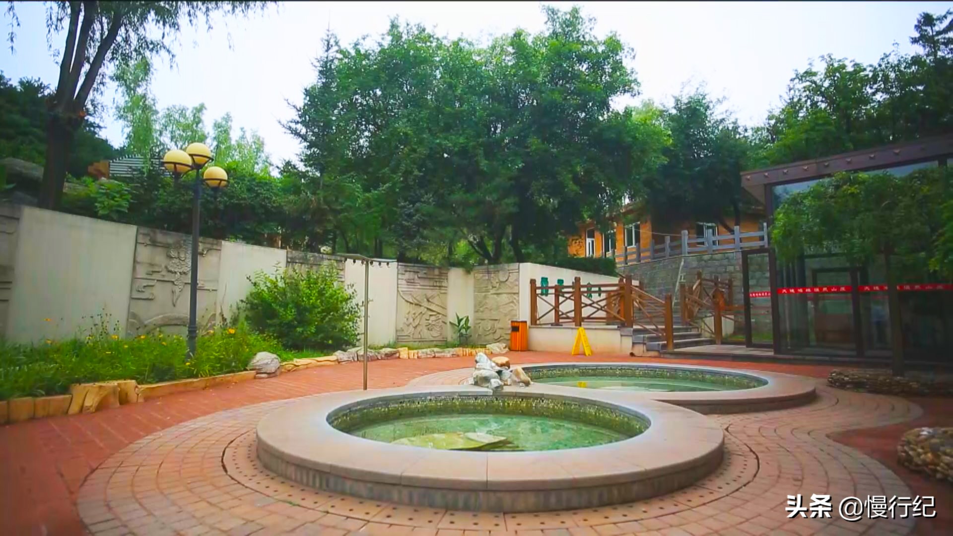 一眼温泉成就了方圆几十里的度假区,这里的悠闲生活,真的带劲