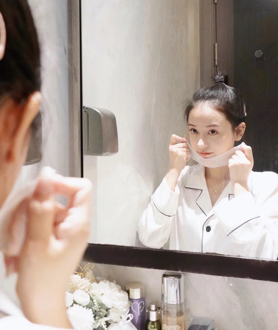 怎么上粉底液眼下不卡纹,上粉底液眼下干纹卡粉怎么解决