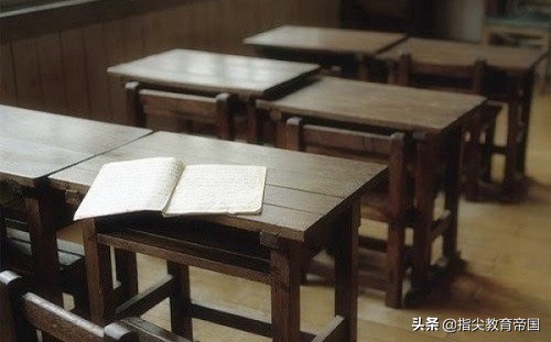 学生凳子烂了老师要求家长买,学校凳子坏了让学生自己修