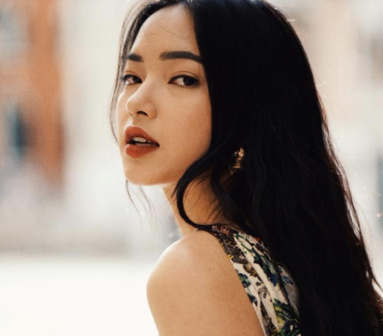 宋慧乔穿黑色v领,35岁宋慧乔穿搭