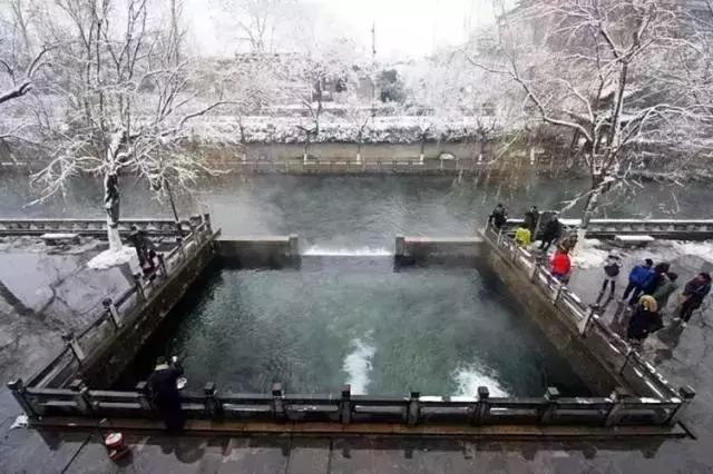 冬季山东山泉水最美最有韵味？济南山泉水美？泰山上下一片银白？