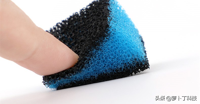 再不清洗你的化妆工具，可能会长痘过敏