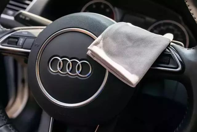 冬天车子灰尘大怎么办,灰尘渗透车漆怎么去除