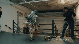 “请停止霸凌机器人”假视频揭秘，2019最强大机器人Top10在这里