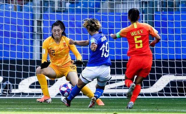 中国女足被处罚,中国女足球员被犯规