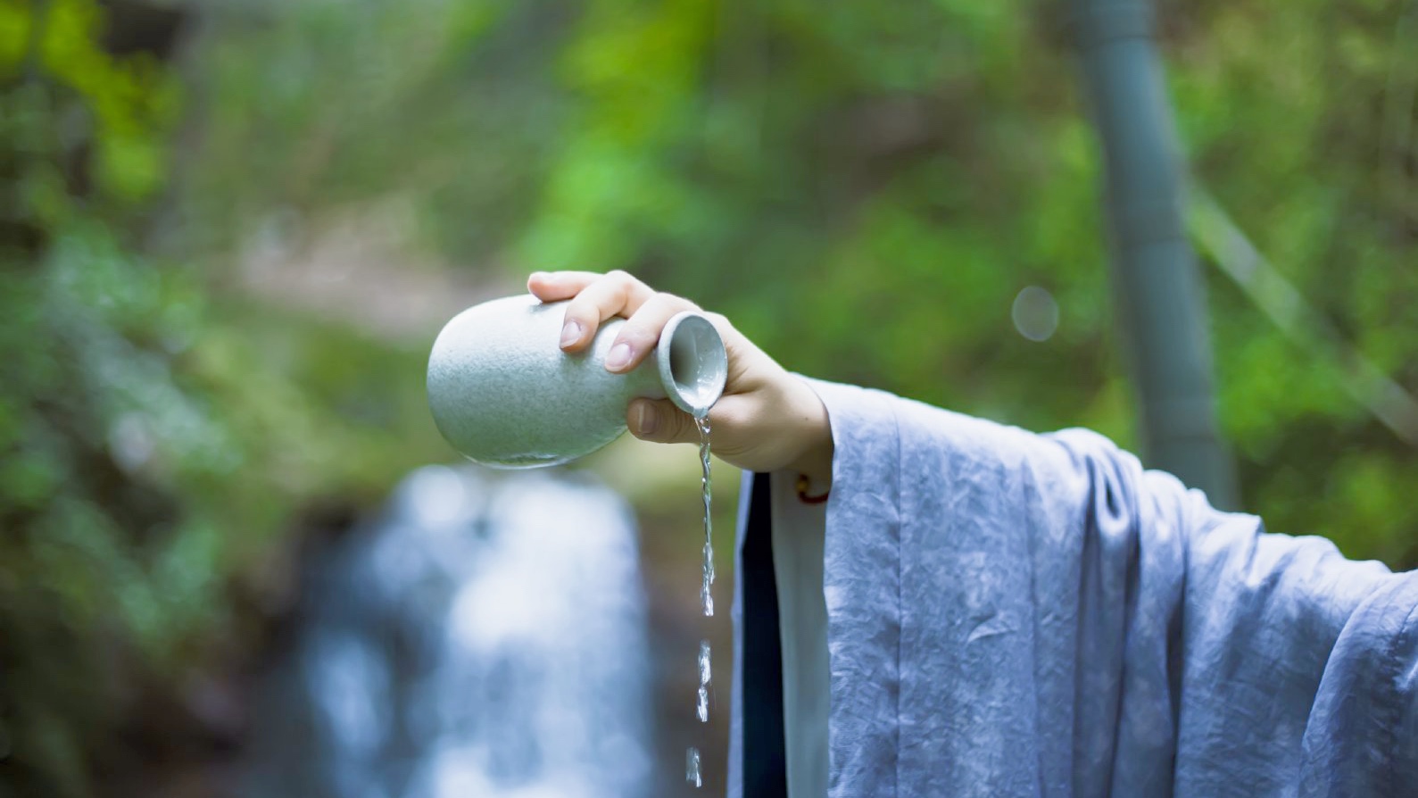 乔峰洪七公令狐冲都爱喝酒,西毒欧阳锋北丐洪七公令狐冲