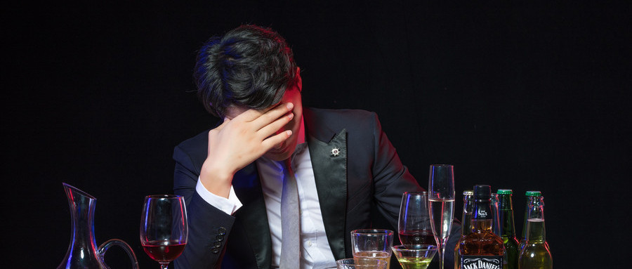 为什么喝醉后第二天胃难受,喝醉后第二天吃什么对胃好