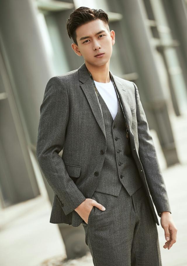 杨紫蜜汁炖鱿鱼路透,杨紫新剧定档湖南台又喜提爆款剧