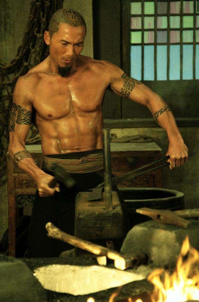 6位硬汉肌肉男明星,不温不火的肌肉男明星