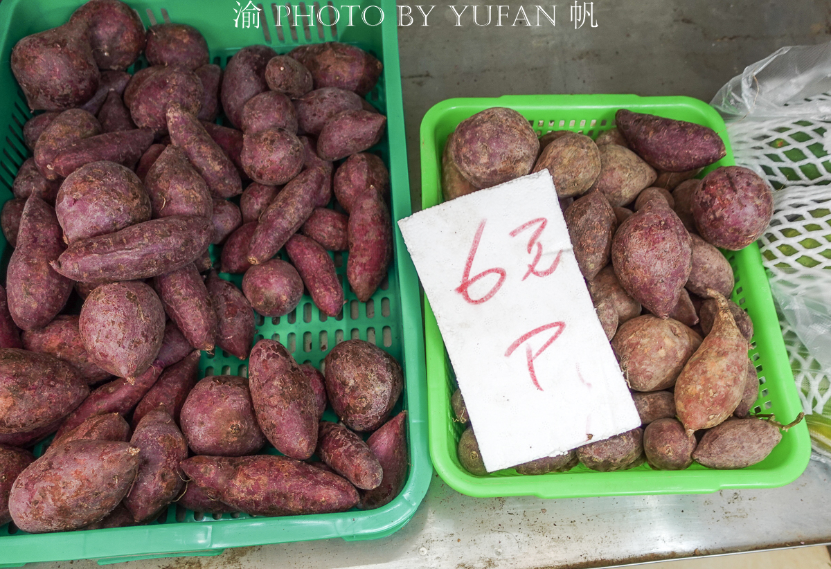 闲逛老店林立的澳门十月初五老街，菜市场的菜价有些出乎意料