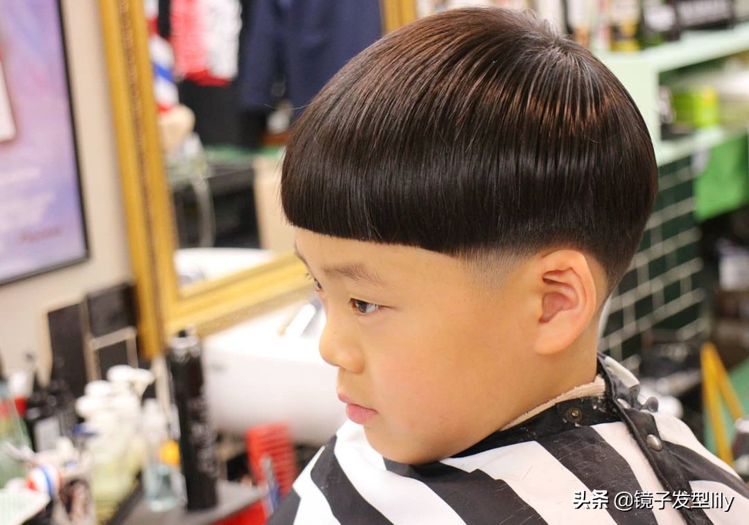 经典阳光帅气小男孩发型,最帅气的男宝宝的发型图案