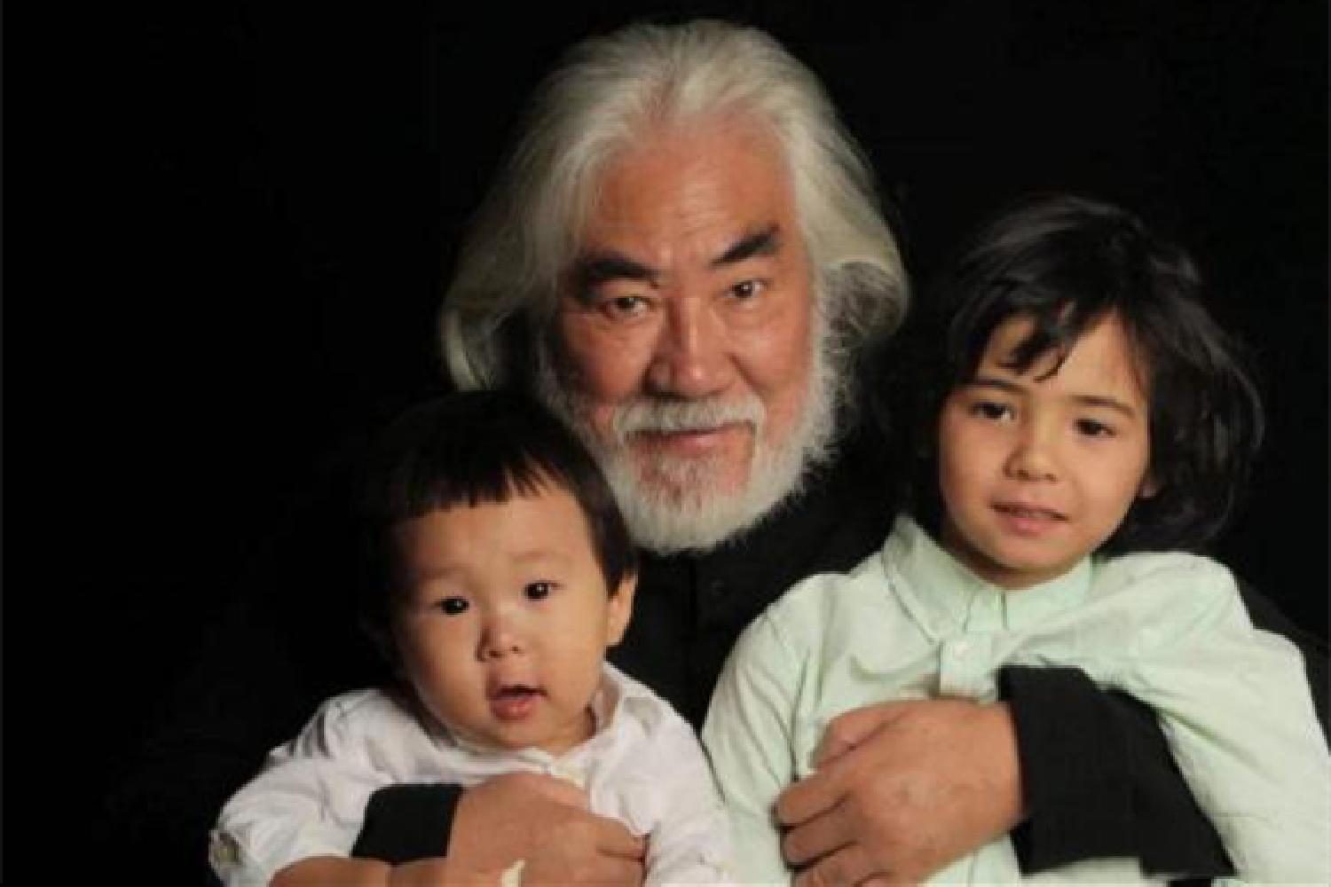 69岁张纪中陪娇妻踢球体力不支,张纪中73岁再当爹