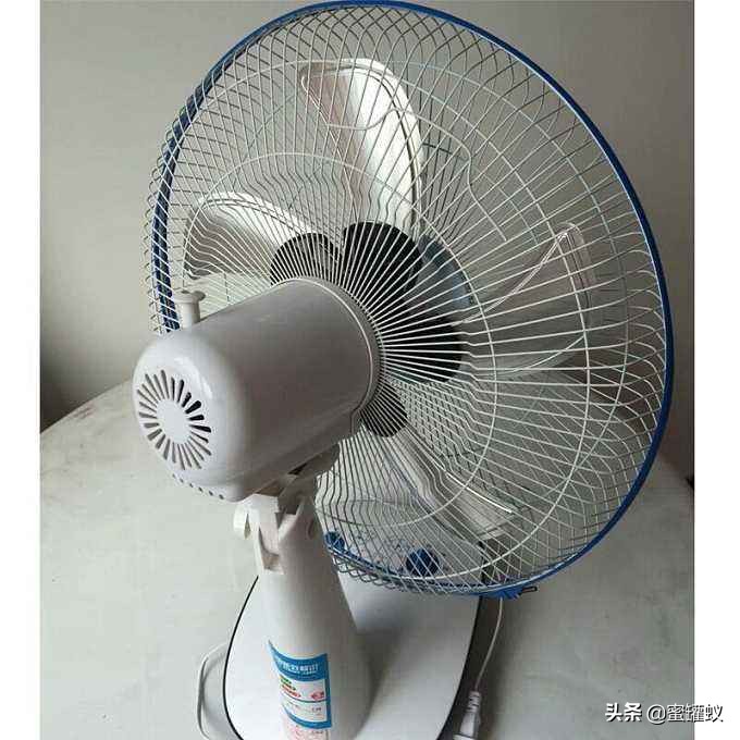 电风扇光嗡嗡响不转怎么维修,电风扇低档不转高档转怎么回事