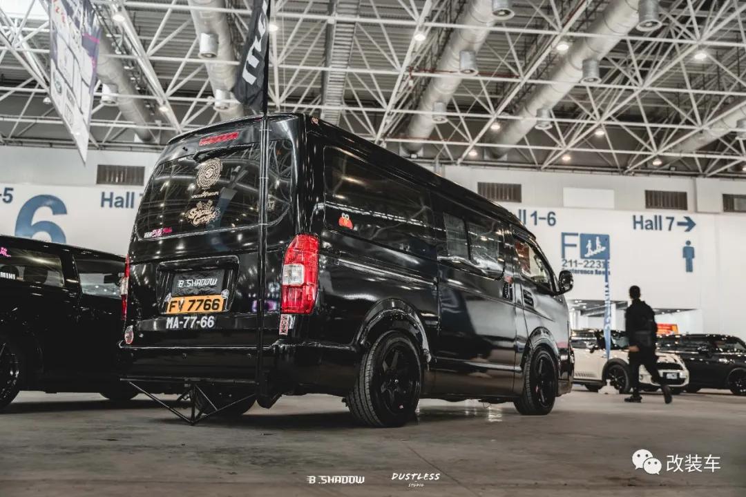 金杯海狮能推着么,金杯海狮可以坐几个人