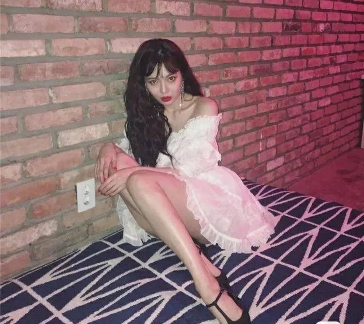 泫雅和男友秀恩爱视频,泫雅ins和男友晒牵手照大秀恩爱