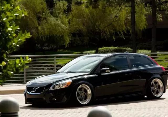 老款沃尔沃c30改装黑武士,走在大街上回头率百分百