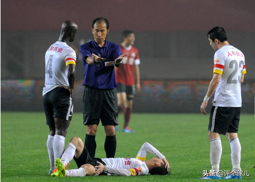 河南建业vs天津权健裁判,中超裁判黄烨军