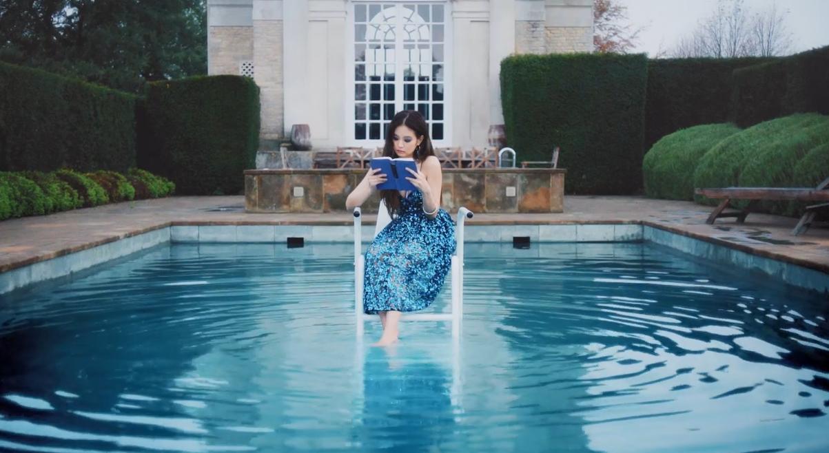 珍妮jennie美国综艺服装,珍妮jenniesolomv图片