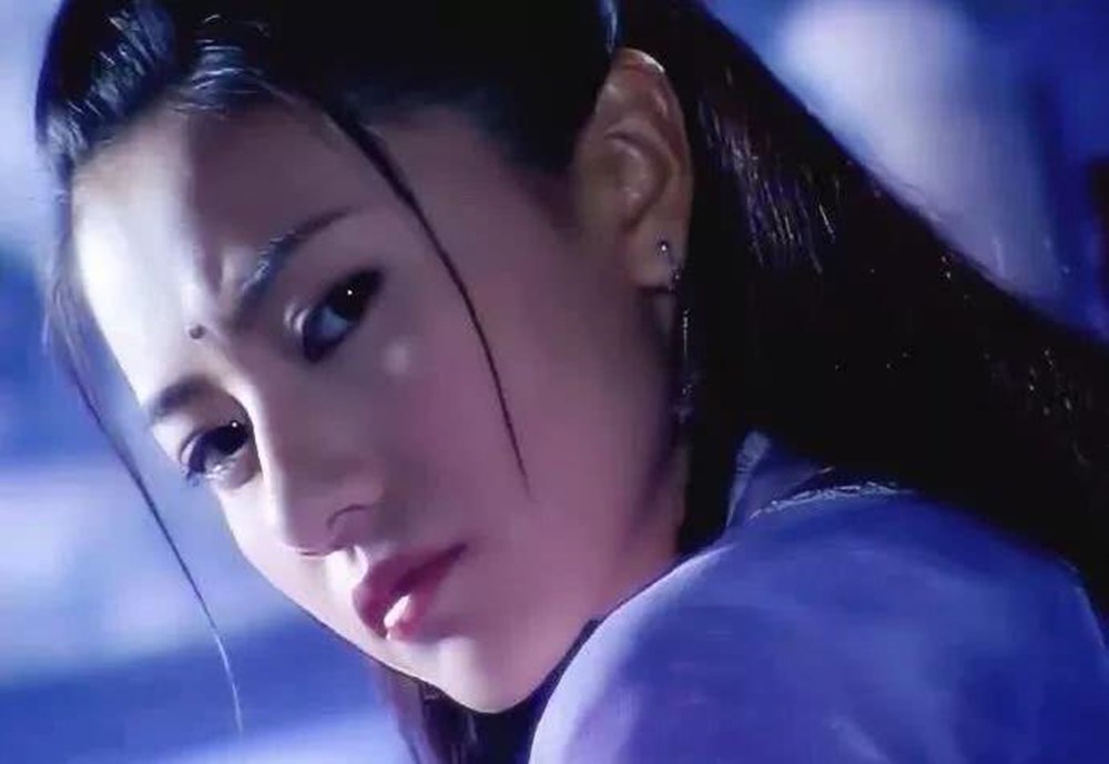 脸上有痣的女孩子长得好不好看,女的脸上长痣面相图解