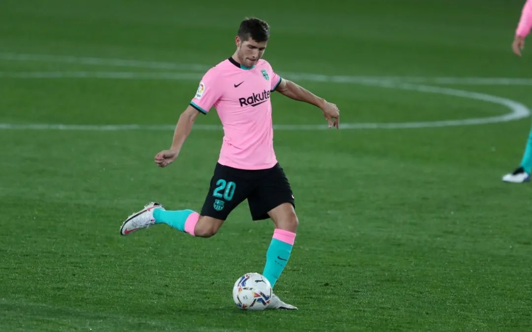 罗贝托凭啥在巴萨立足,罗贝托巴萨一线队首秀