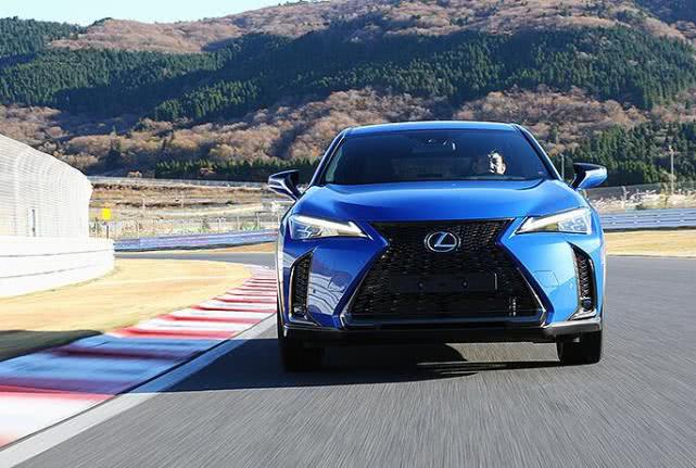 雷克萨斯ux260h和奥迪q3,雷克萨斯ux2023款纯油款