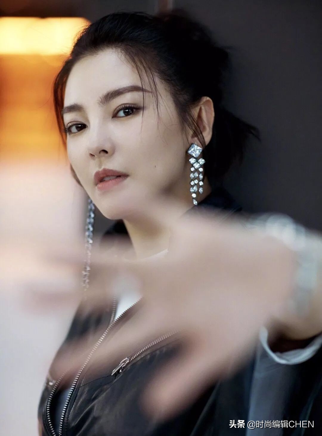 张雨绮“鼻子风波”后首现身!穿6900外套配100万包,名媛范十足