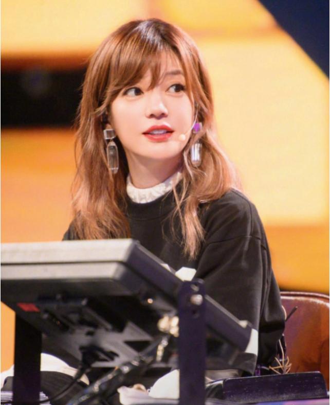 赵薇改变形象变女人,赵薇变了