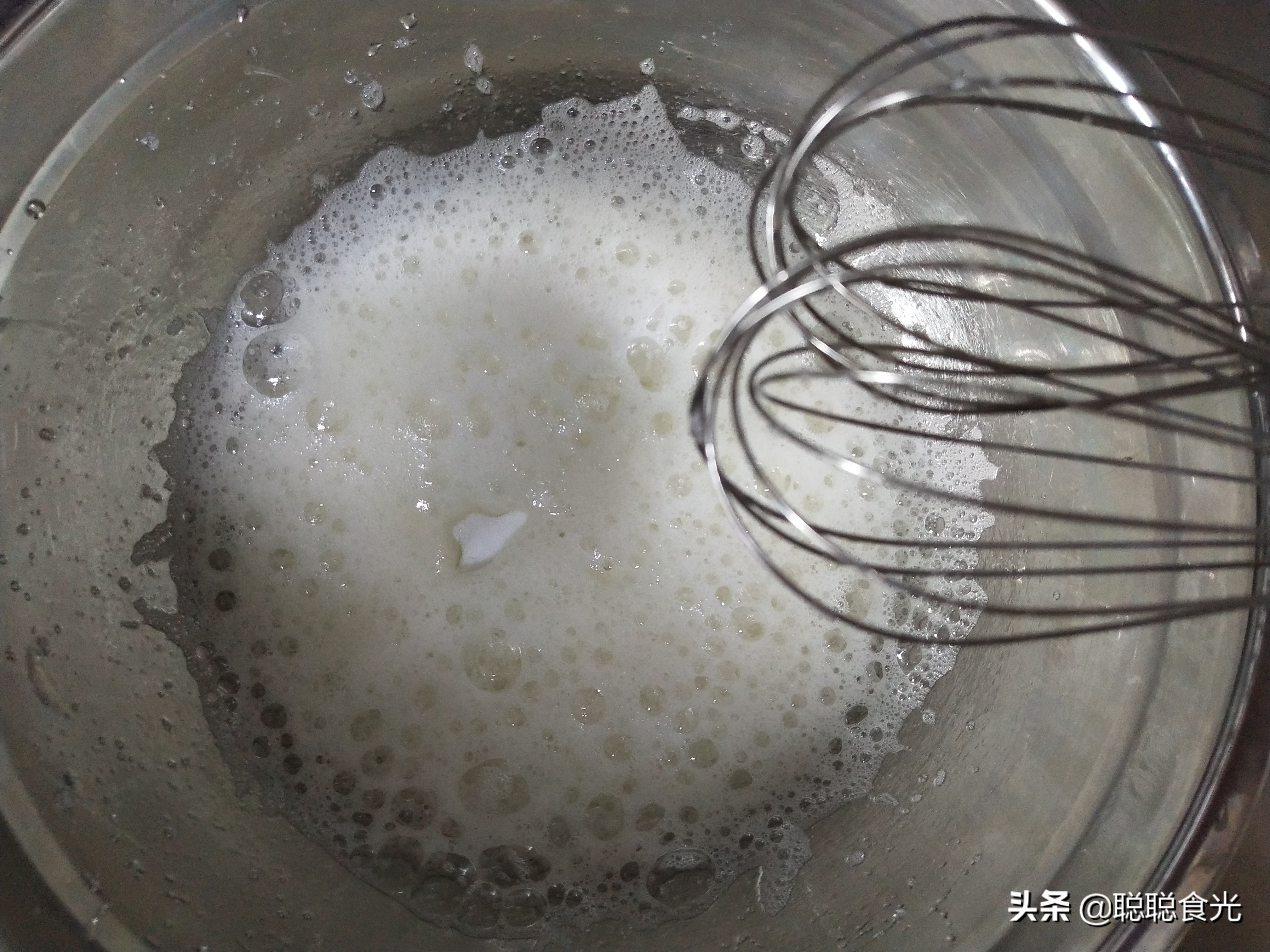 用烤箱做蛋糕怎么才不开裂,蛋糕在烤箱里烤蓬松起来又塌了