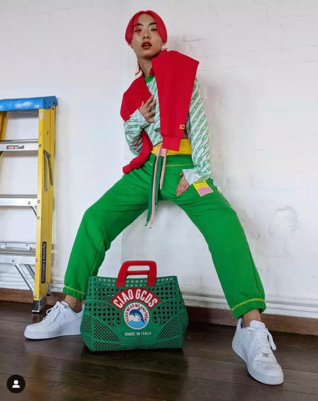 火爆全宇宙的“泫雅风”背后有着怎样的文化元素?转发送眼影盘