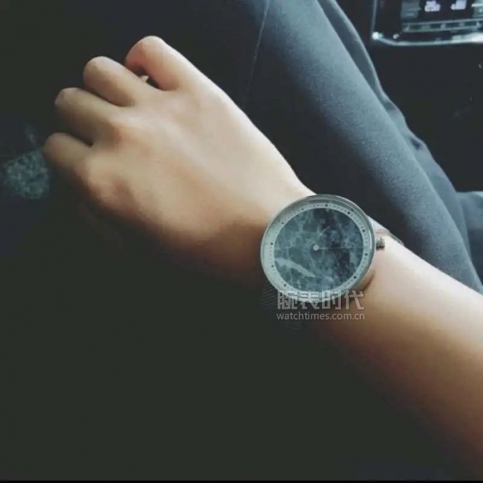 网友晒自己微信好友数量,网友晒1300手表