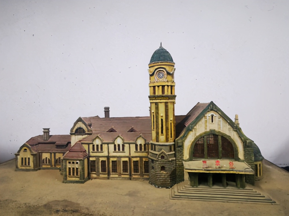 小伙微缩景观还原农家小院,小伙用微缩模型还原儿时农家小院