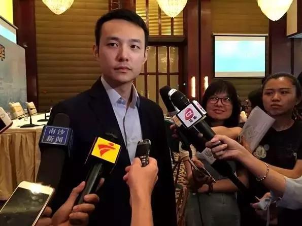 霍启刚郭晶晶官网报道,霍启刚郭晶晶一起插秧吃农家饭