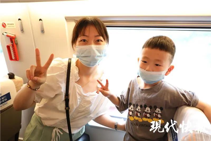 国内开通的第一条高铁,中国已开通的连接国外的铁路