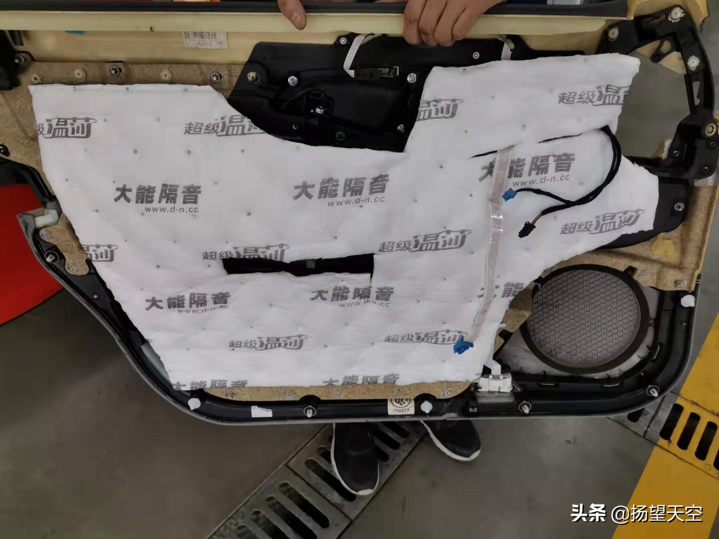 请问奔驰e280的详细资料,奔驰e280是操控还是舒适