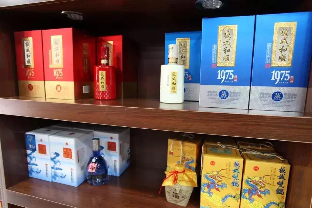 门头沟老牛栏山专卖店回来啦！3店同开！送给好喝口儿的朋友
