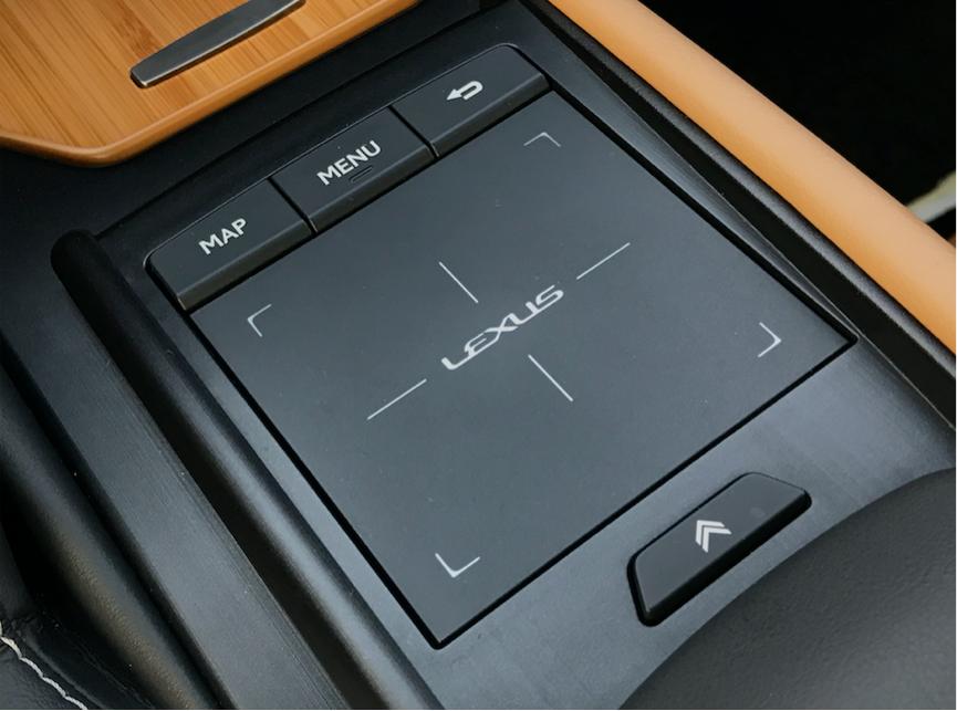 雷克萨斯es300h对比奔驰e,雷克萨斯es300h和奔驰e级