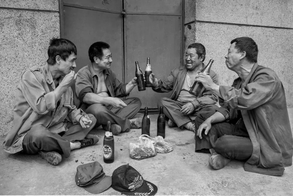 濂虫憚褰卞笀鍚村己涓汉鐓х墖,濂虫憚褰卞笀鍚村己