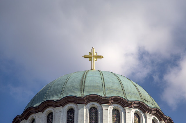 教堂为什么是尖的,教堂为什么是十字架
